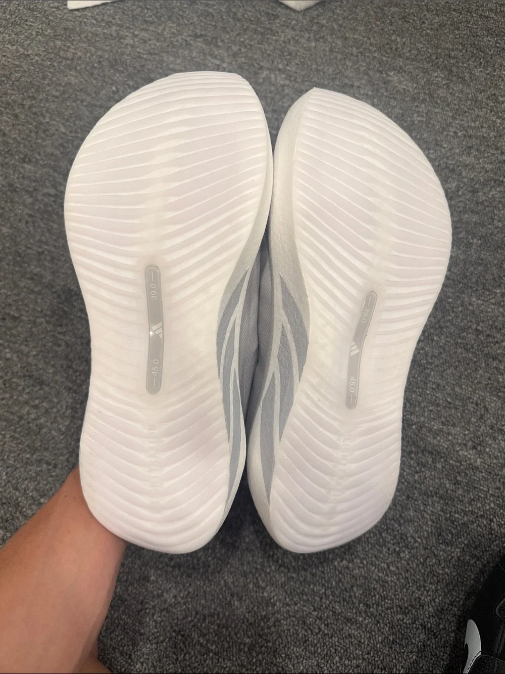 Adidas Huperboost edge women’s sz 8. Cloud white / solid grey / silver metallic